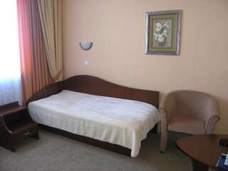 Отель Отель Днепр Черкассы Стандартный двухместный номер с 2 отдельными кроватями-4